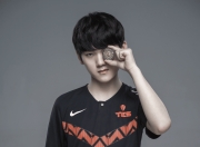 开云体育-JackeyLove回归赛场，出色防守首场状态亮眼，TES观众沸腾！的简单介绍