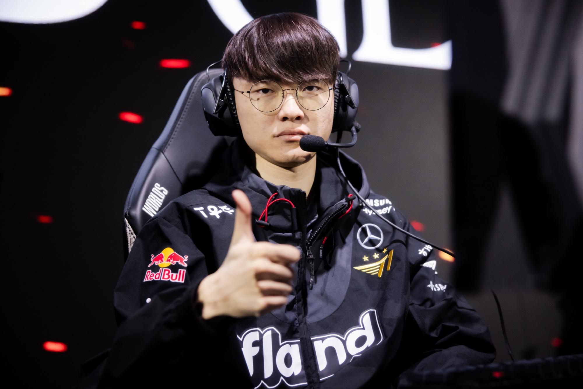 包含Faker回归赛场,出色防守首场状态亮眼,巴黎圣日耳曼观众沸腾!的词条 包含Faker回归赛场,出色防守首场状态亮眼,巴黎圣日耳曼观众沸腾!的词条